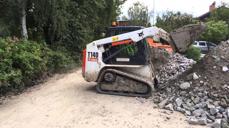 Bobcat T140