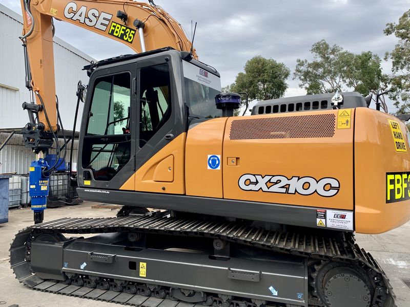 Case CX210C