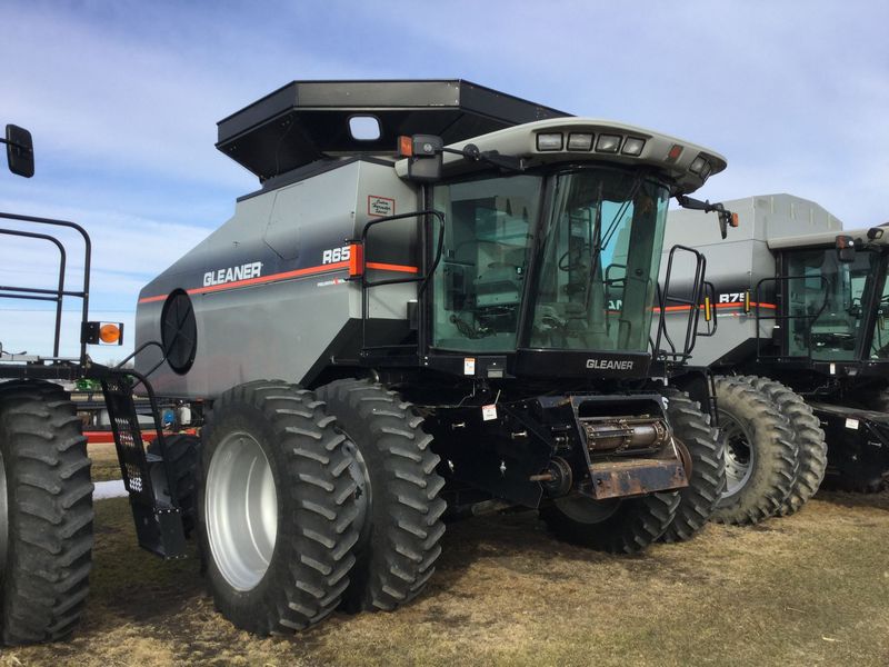 Gleaner R65