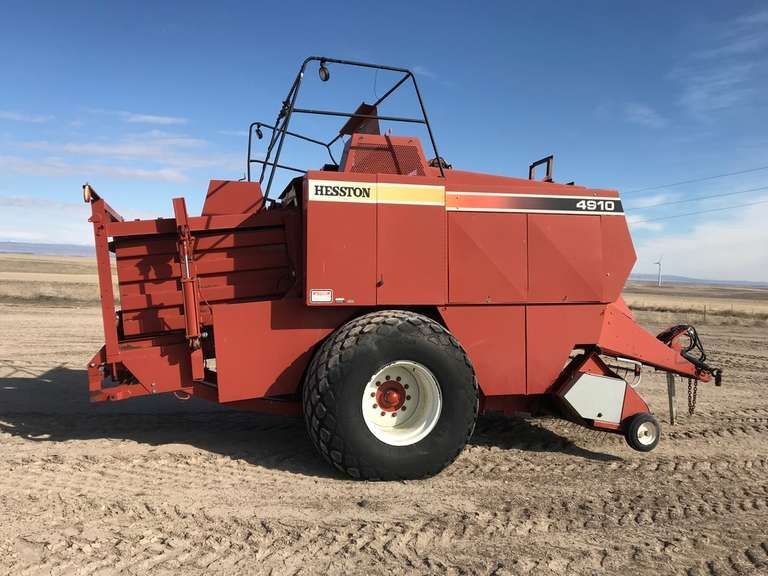 Hesston 4910