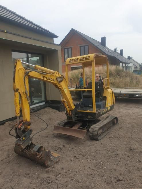 Hyundai R16-7