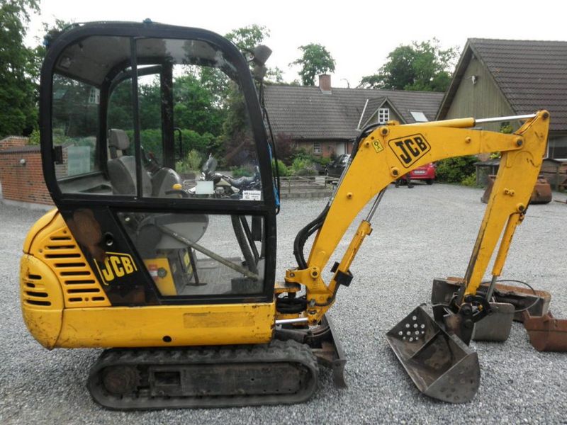 JCB 8017