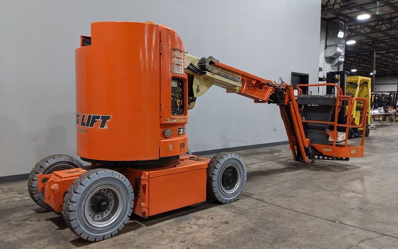 JLG E300AJP