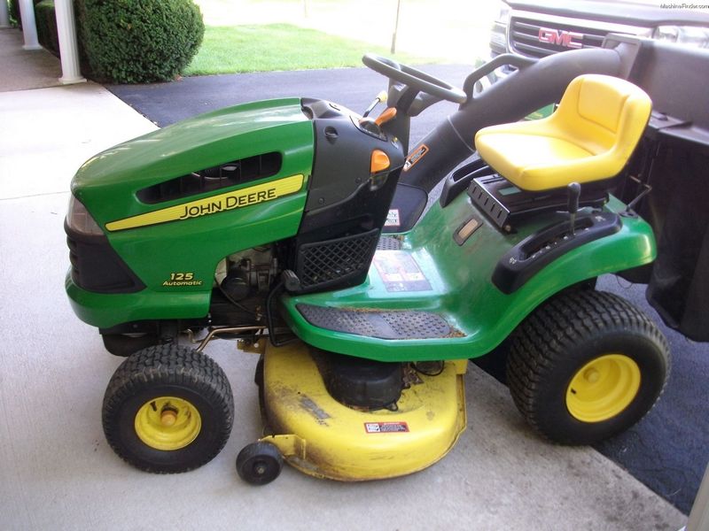 John Deere 125
