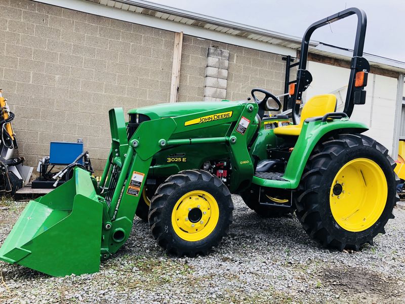 John Deere 3025E