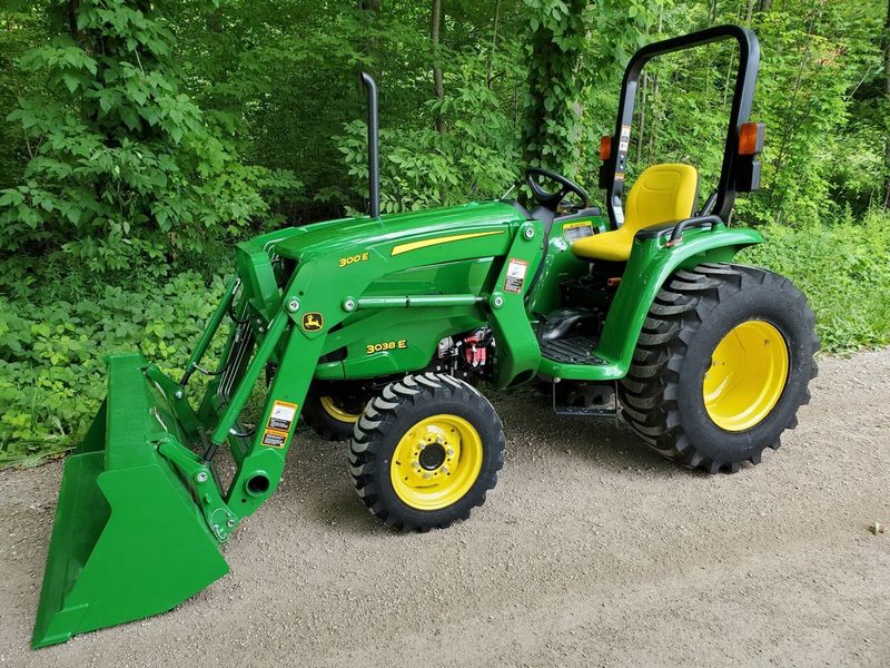 John Deere 3038E