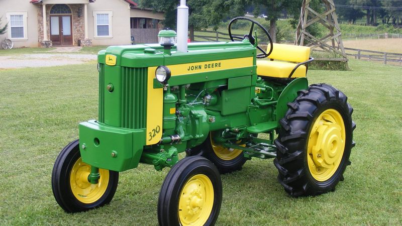 John Deere 320