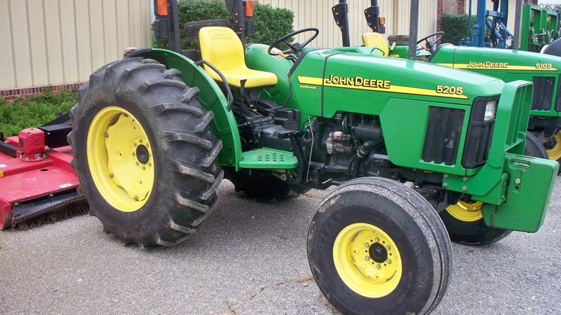 John Deere 5205