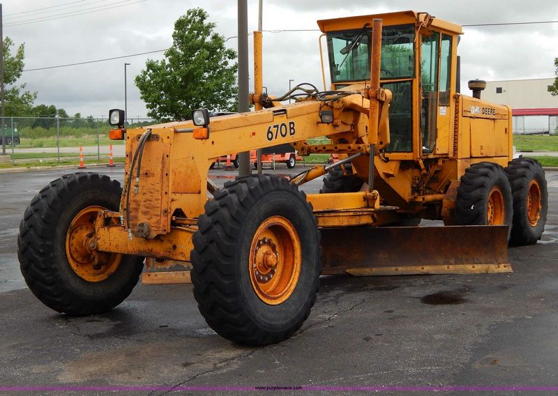 John Deere 670B