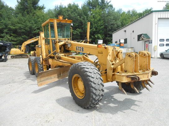 John Deere 672B