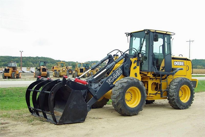 John Deere TC44H