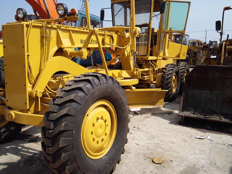 Komatsu GD611A-1