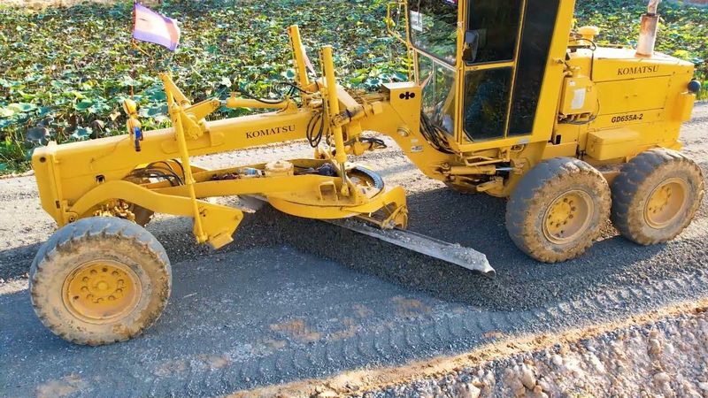 Komatsu GD655A-2