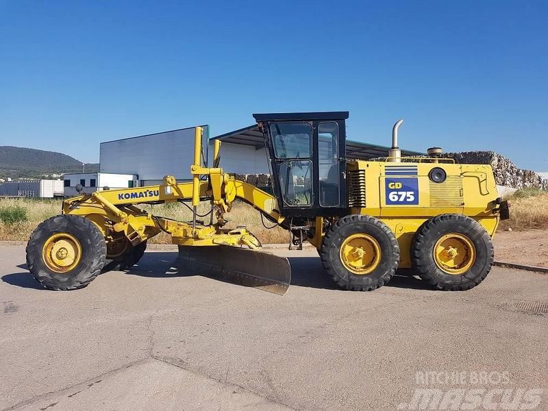Komatsu GD675-3