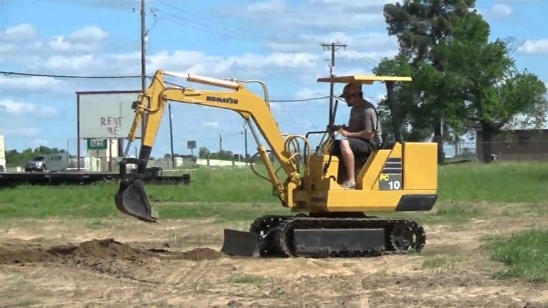 Komatsu PC10-2