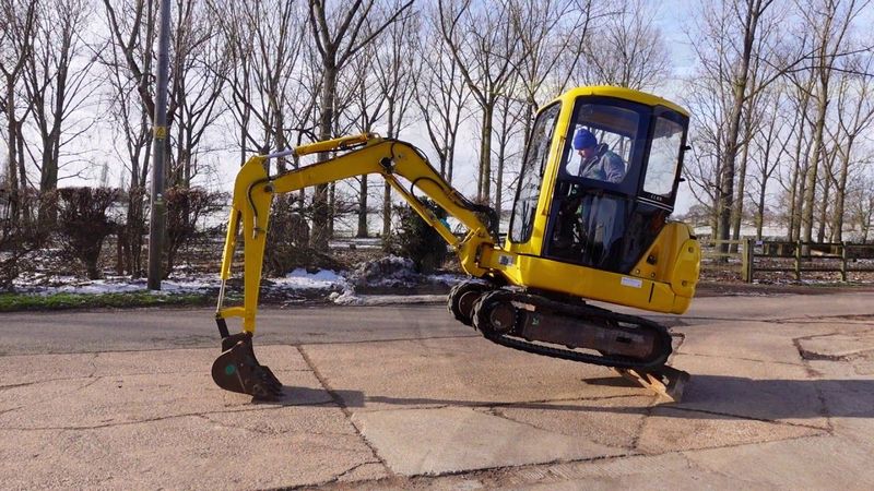 Komatsu PC20R-8