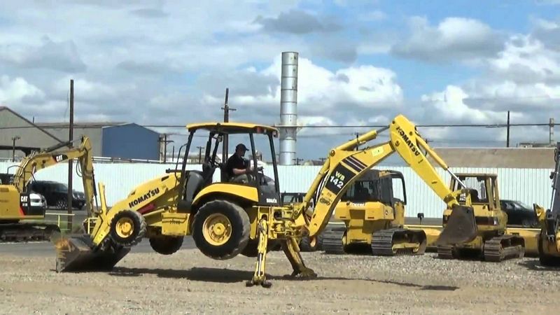 Komatsu WB142-5