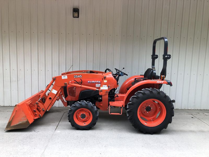 Kubota L3901-HST