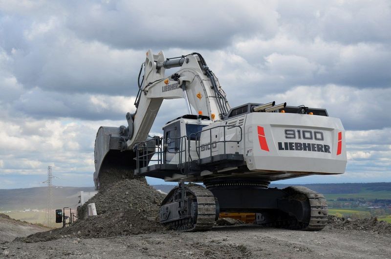 Liebherr R9100