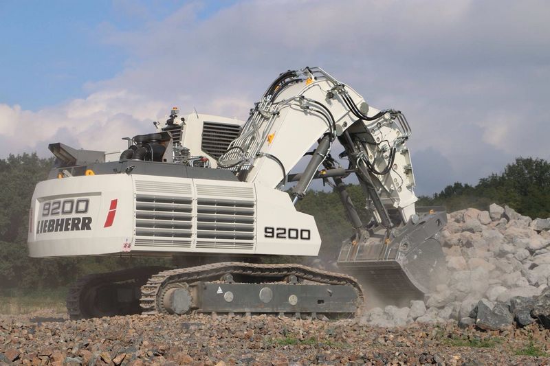 Liebherr R9200