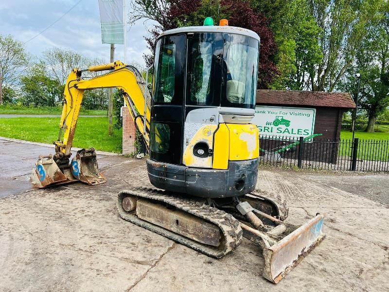 New Holland E30