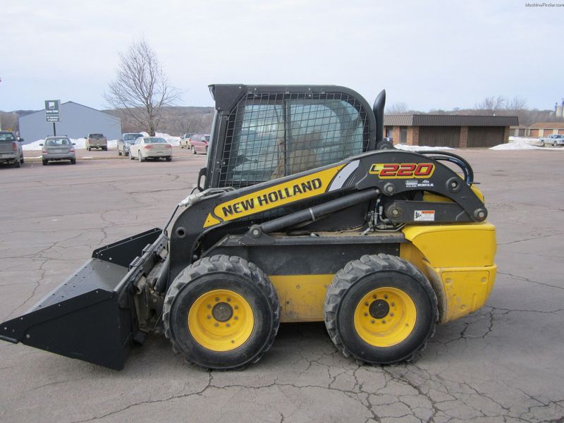 New Holland L220