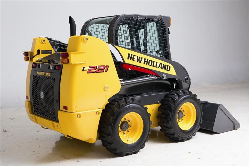 New Holland L221