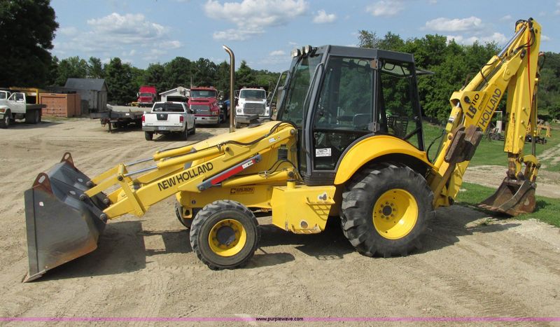 New Holland LB110