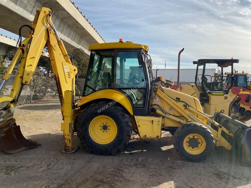 New Holland LB110.B