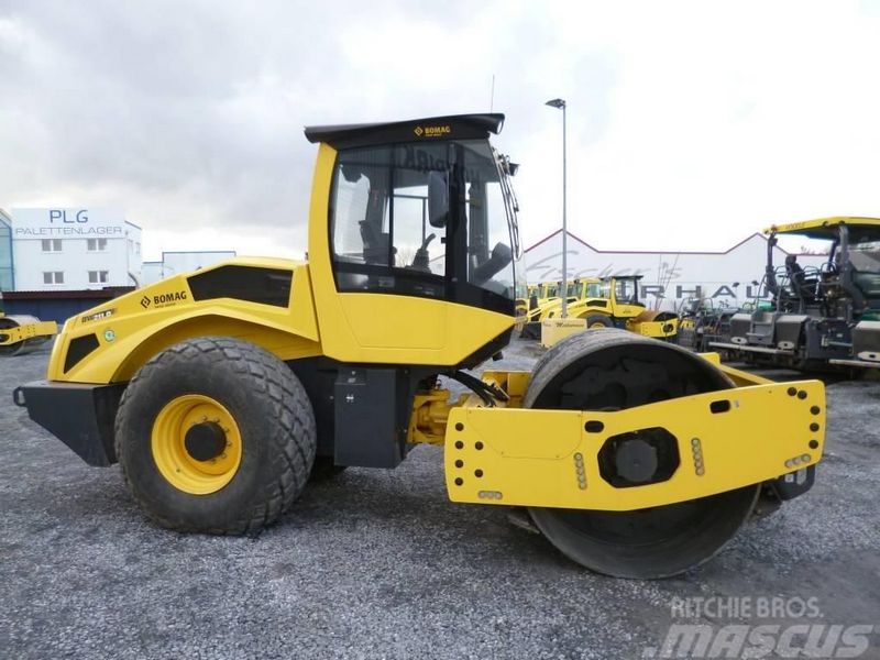 Bomag BW 211 D-5