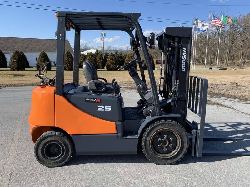 Doosan G25E