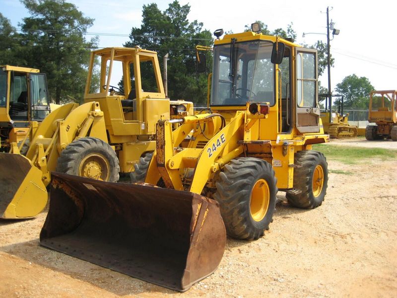 John Deere 244E