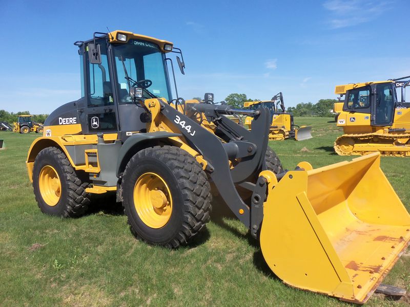 John Deere 344J