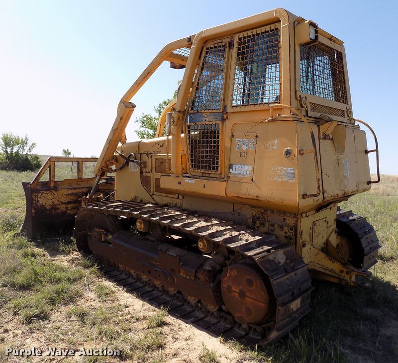 John Deere 750B LT