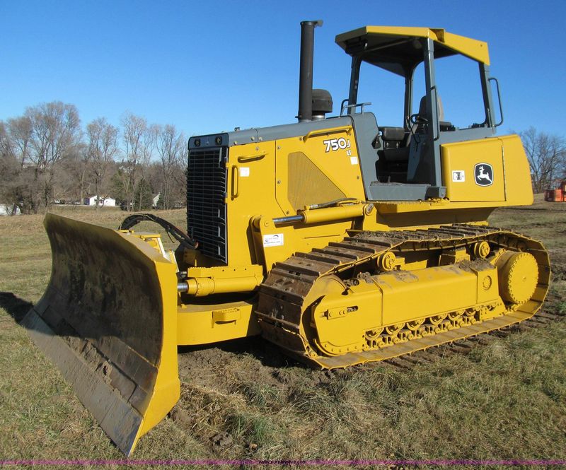 John Deere 750J LT
