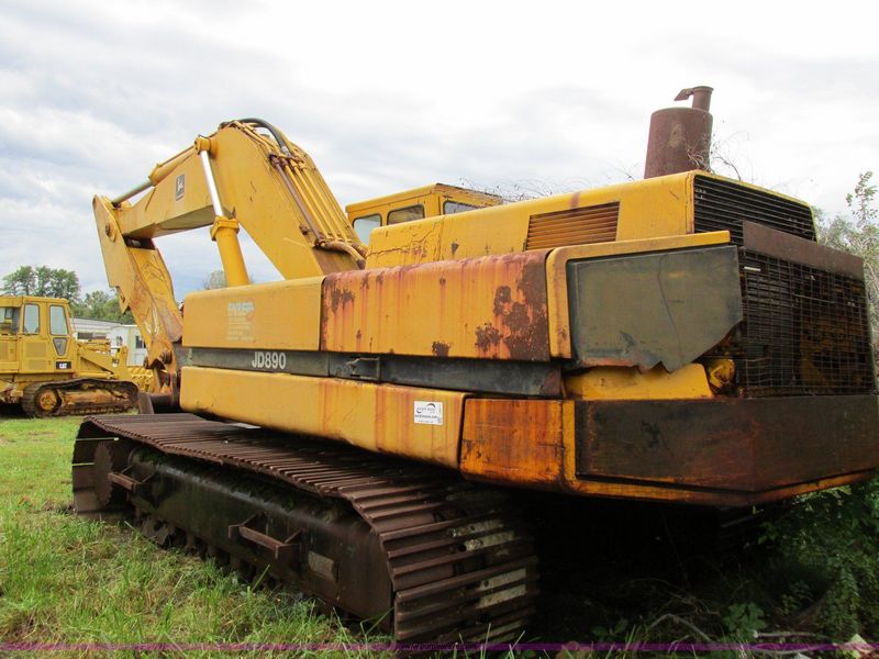 John Deere 890