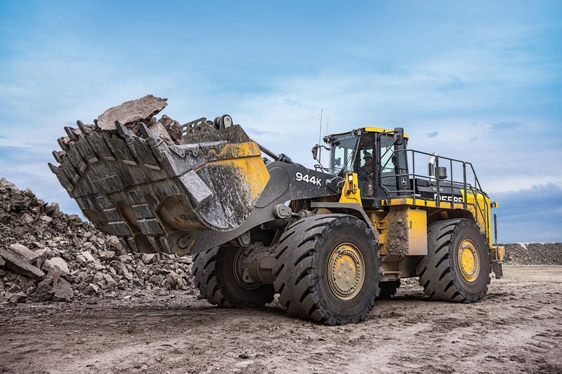 John Deere 944K