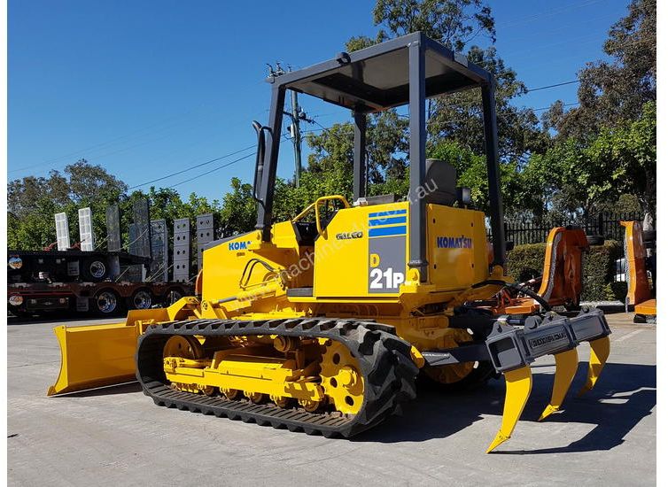 Komatsu D21P-8