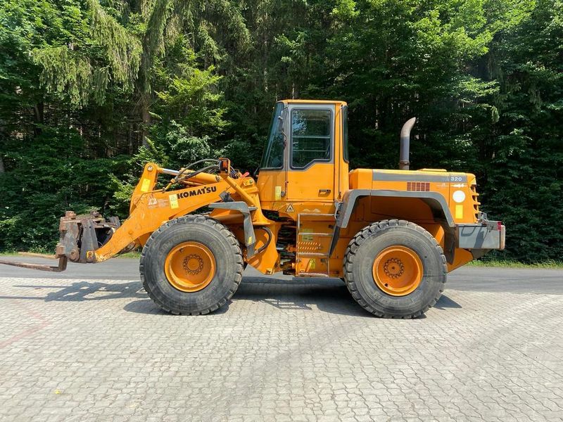 Komatsu WA320-3