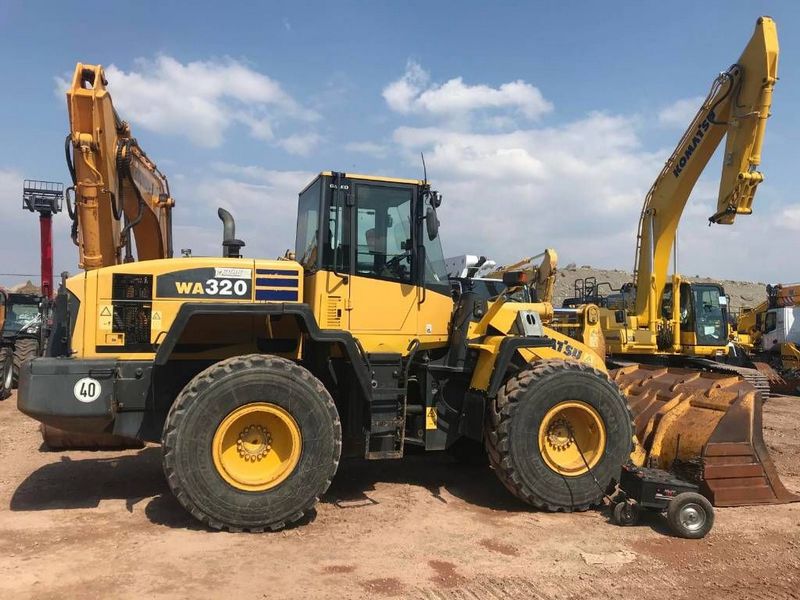 Komatsu WA320-5