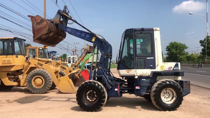 Komatsu WR8