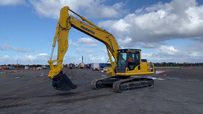 Komatsu PC200LC-8M0