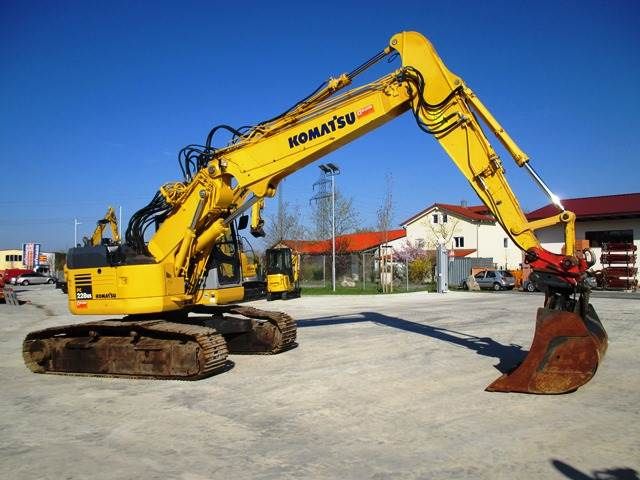 Komatsu PC228USLC-3