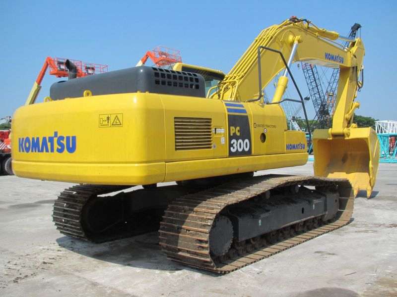 Komatsu PC300-8M0