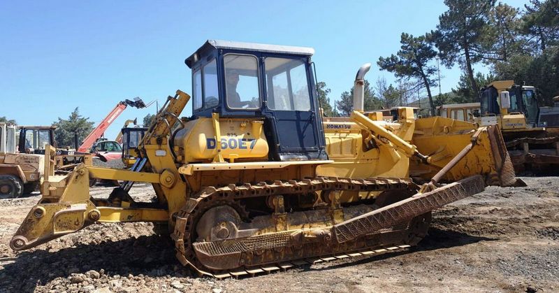 Komatsu D60E-7