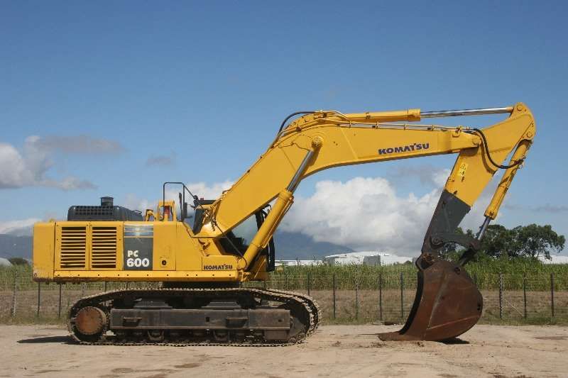Komatsu PC600-7