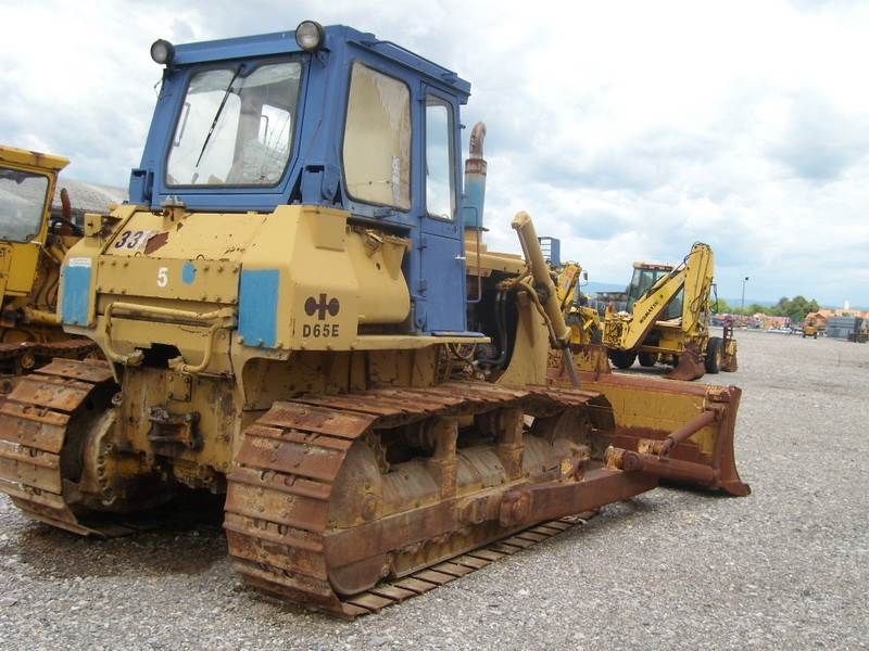 Komatsu D65E-8**