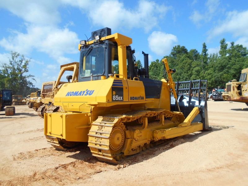 Komatsu D85EX-15