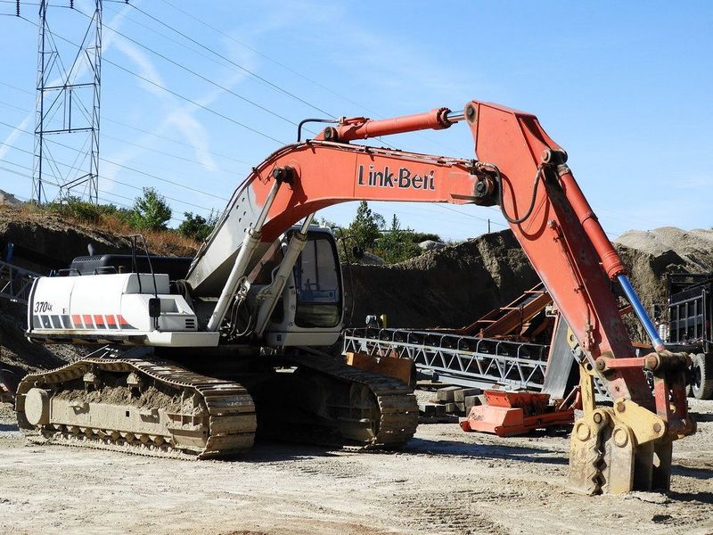 Link-Belt 370LX Road Builder